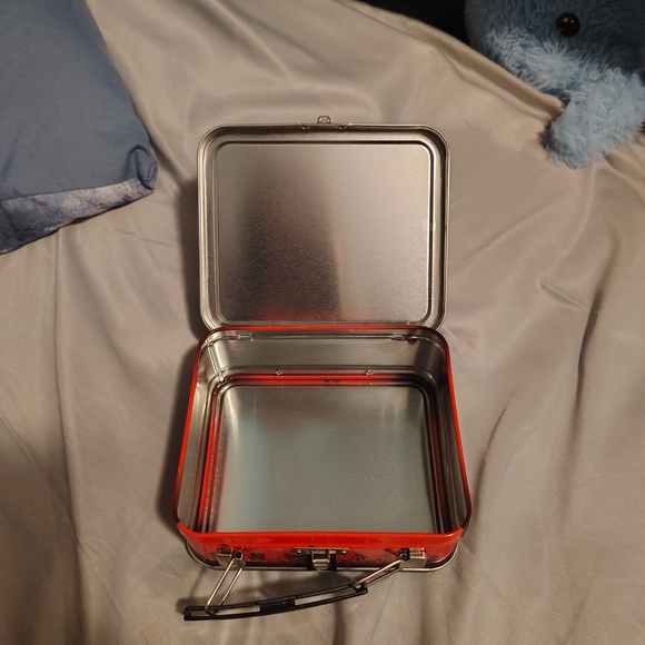 Stranger Things Lunch Box - Picture 2 of 2